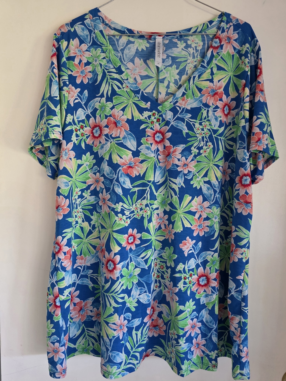 Dear Scarlett Blue Floral V-Neck Tunic with Pink and Green Accents XL